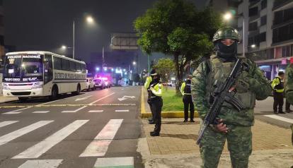 Decenas de ciudadanos fueron sorprendidos en la primera noche del toque de queda en nueve provincias